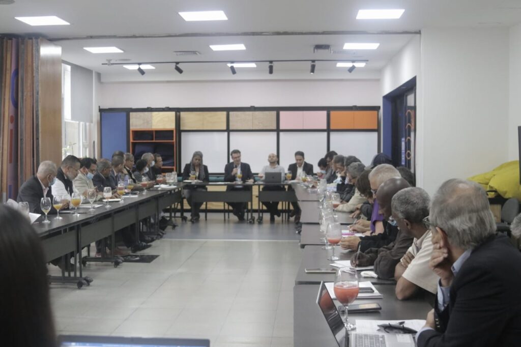 Plenaria Nacional de ASPU en mesa de trabajo con el Ministro Alejandro Gaviria y la Viceministra Aurora Vergara.